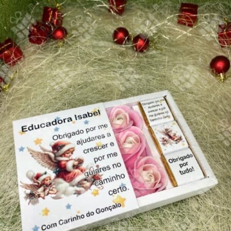 Caixa Anjinhos com 3 Flores Sabão e 3 Napolitanas - modelo 1